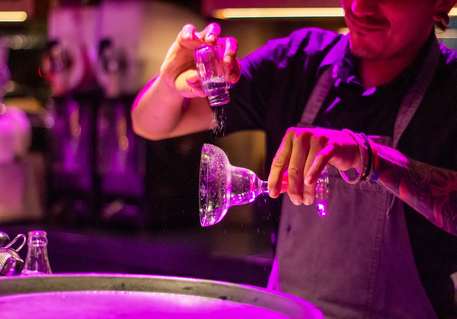Wie man Gin wie ein Profi schmeckt - Tipps, die Ihnen helfen, Gin zu schätzen zu lernen